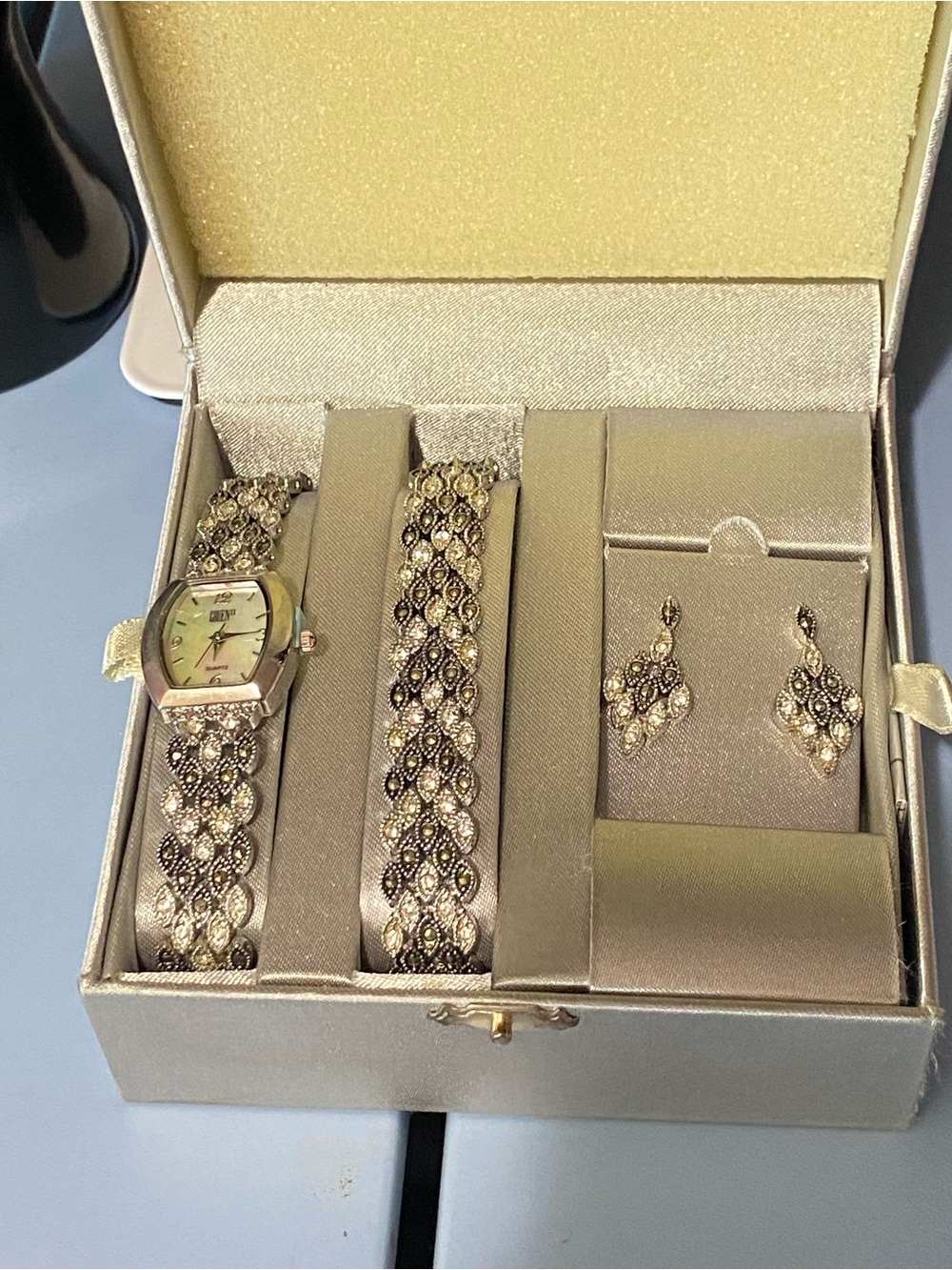 1980 vintage box set Gruen matching bracelet and earrings,